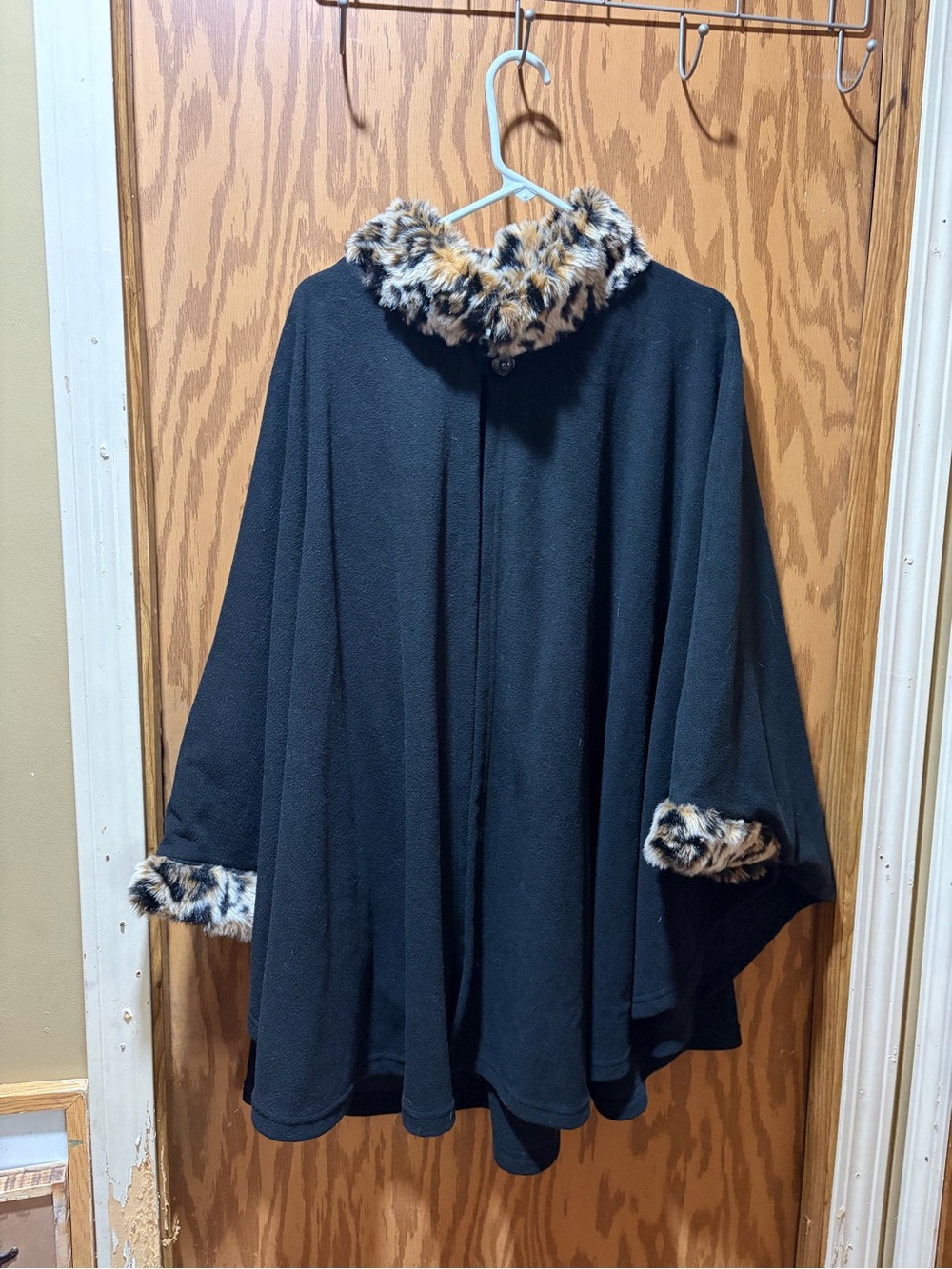 Women's Black Sweater Cape with Faux Fur Trim one size very soft and cozy
